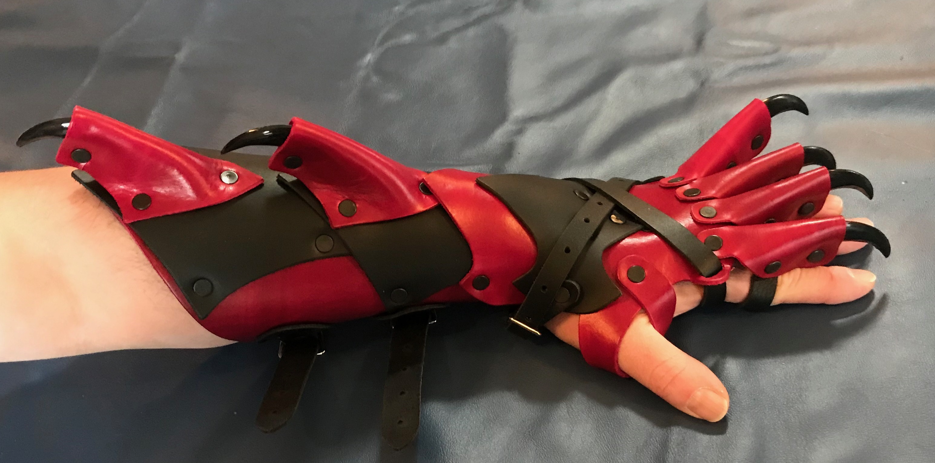 Dragon Claw Gauntlets | RED FALCON